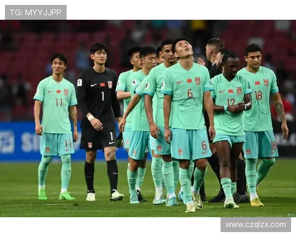 国足主场惊险逆转取胜 全队奋力拼搏点燃球迷激情再燃晋级希望