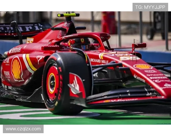 F1赛季激烈角逐 多支车队展开激战 新规则与技术革新成关键因素