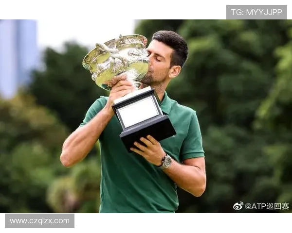 德约科维奇再创历史连夺两冠巩固世界第一位置年轻球员挑战格局生变