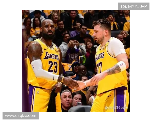 《NBA赛季最新动态：球队调整、明星球员受伤及交易传闻引发关注》